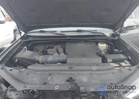 2020 Toyota 4Runner Sr5 Premium z USA, uszkodzony, nr VIN JTEBU5JR2L5824902